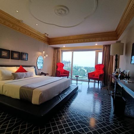 Boulevard By Design Hotel Madras Buitenkant foto