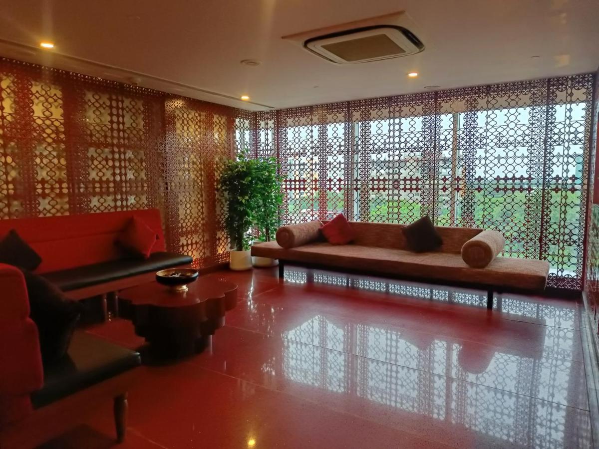 Boulevard By Design Hotel Madras Buitenkant foto