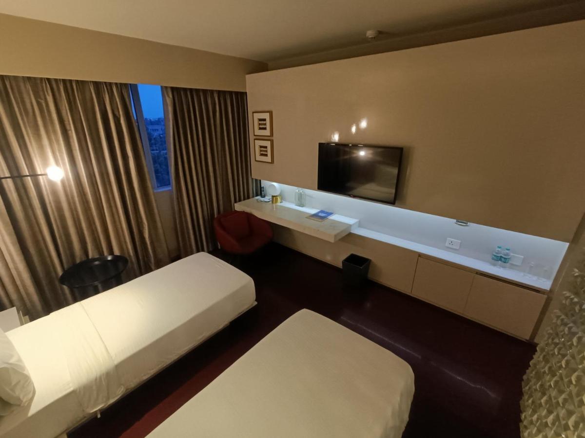 Boulevard By Design Hotel Madras Buitenkant foto