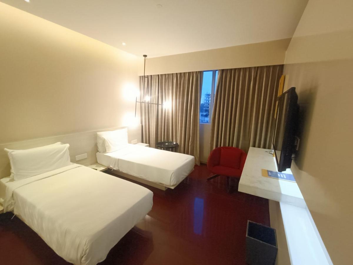 Boulevard By Design Hotel Madras Buitenkant foto