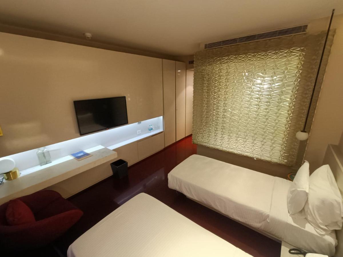 Boulevard By Design Hotel Madras Buitenkant foto