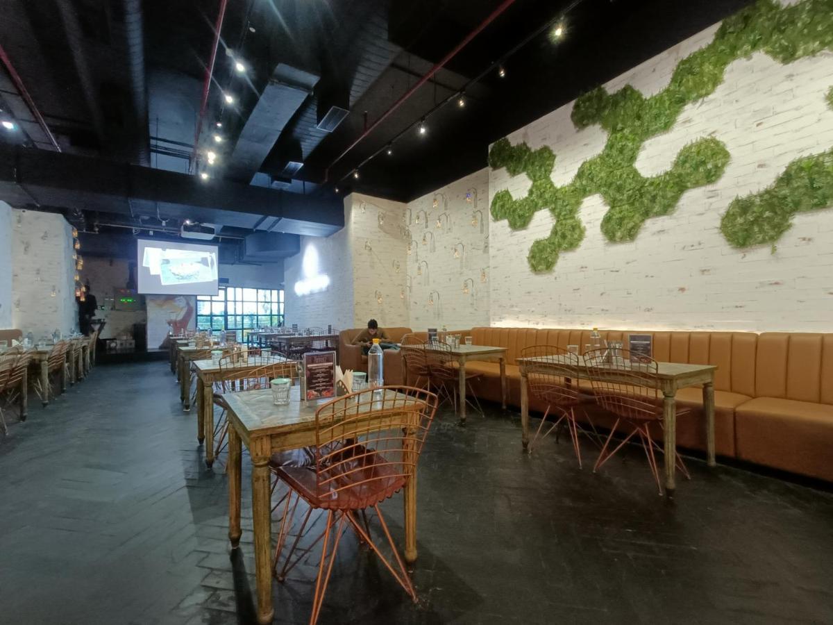 Boulevard By Design Hotel Madras Buitenkant foto
