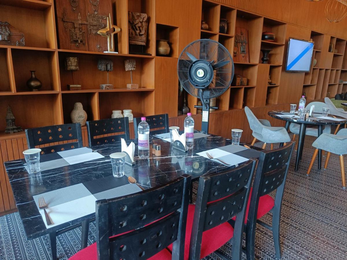 Boulevard By Design Hotel Madras Buitenkant foto